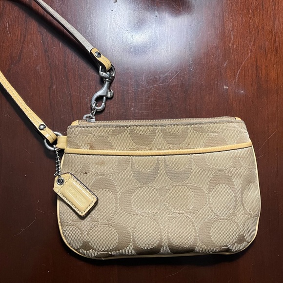 Coach wristlet - Picture 2 of 4